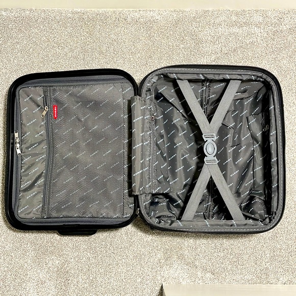 Ciao 15” Underseat Hardside Expandable Carry-On Black - Picture 5 of 8